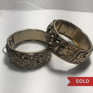 ❌SOLD❌Vintage Unsigned Coro Repousse Bangle